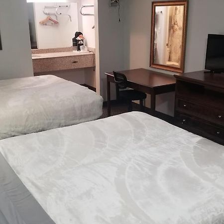 Hotel 2 Queen Beds Hotel Room 220 Booking สติลวอเตอร์ ภายนอก รูปภาพ