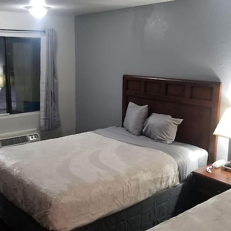 Hotel 2 Queen Beds Hotel Room 220 Booking สติลวอเตอร์ ภายนอก รูปภาพ